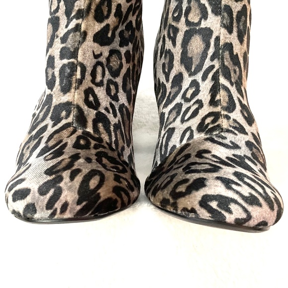 NOT RATED CHERRY VELVET ANIMAL PRINT GLITTER BLOCK HEEL BOOTS SIZE 10 - Picture 6 of 14